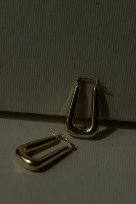 Lisbeth Moss Hoops