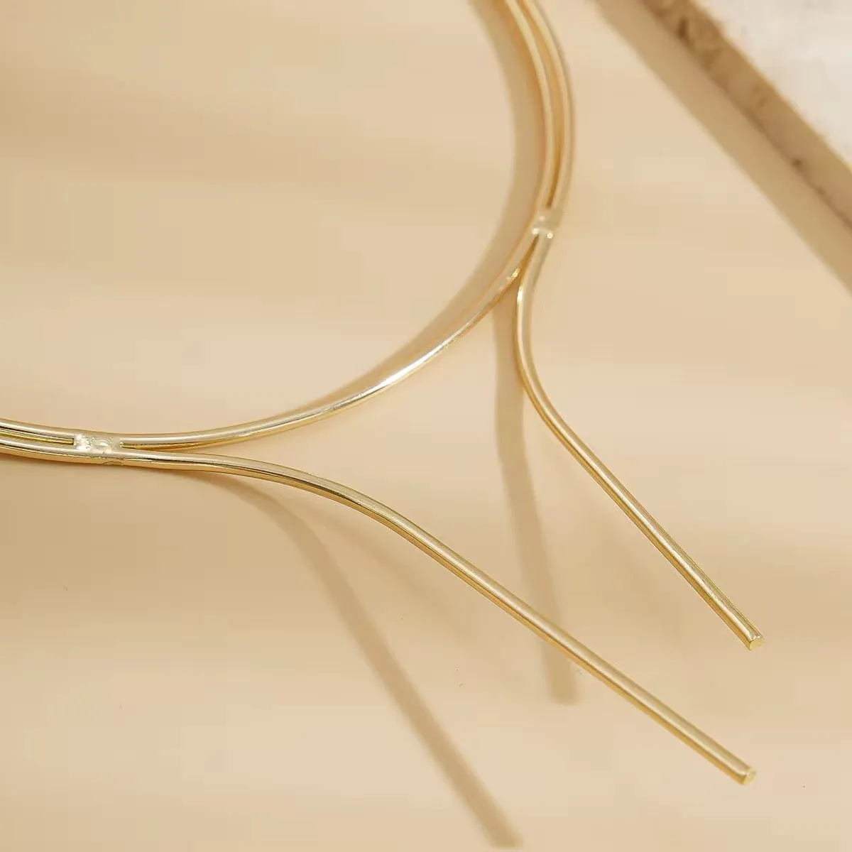 Minimalist Vivid Layers V-Shaped Choker Necklace